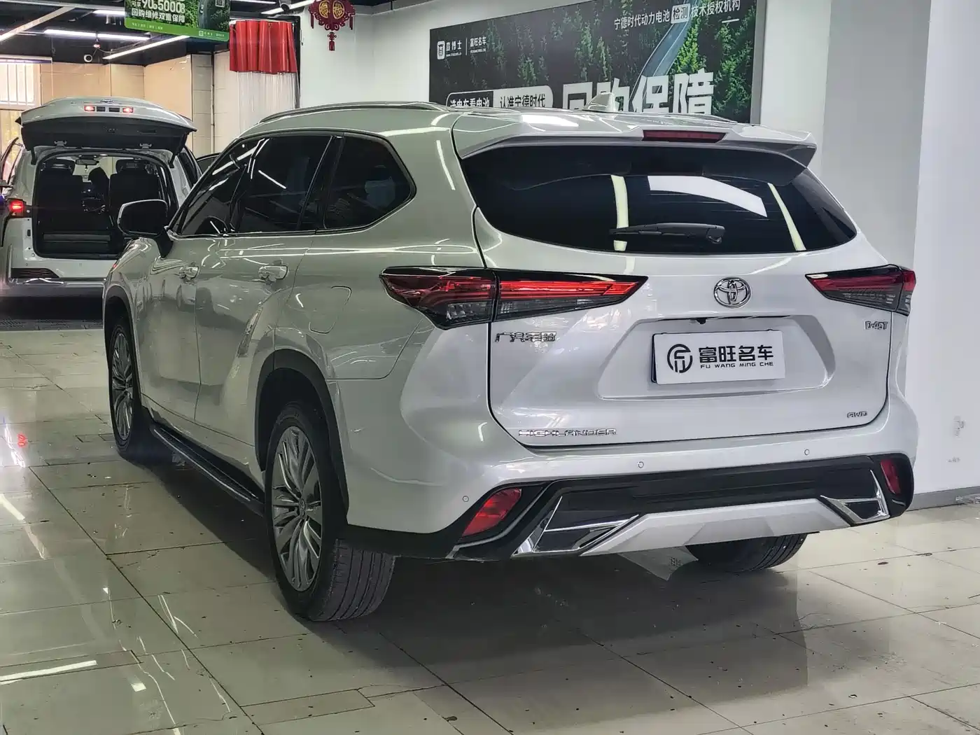 Toyota Highlander 2022 380T 4WD Luxury 7-Seater фото 5