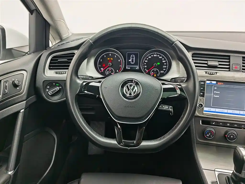 Volkswagen Golf 2015 1.6L Automatic Comfort фото 11