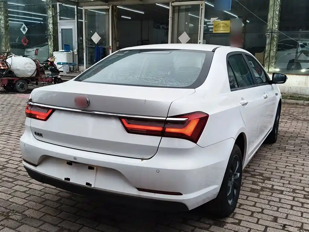 BYD Qin 2019 1.5L Automatic Prestige фото 5
