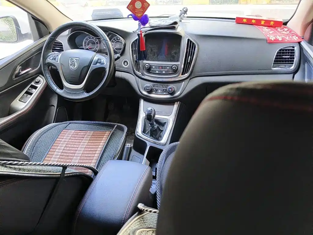 Baojun 560 2017 2016 1.5T Manual Luxury