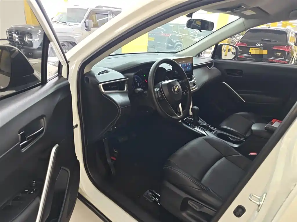 Toyota Frontlander 2024 2.0L CVT Elite Edition фото 12