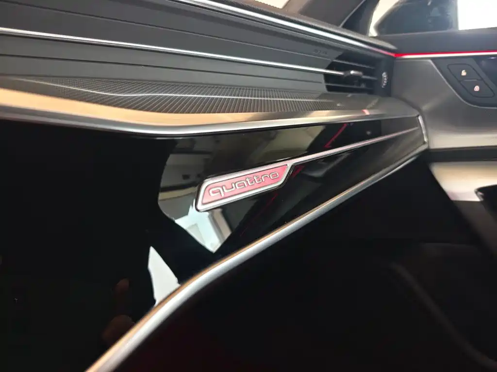 Фото 13 - Audi A6L