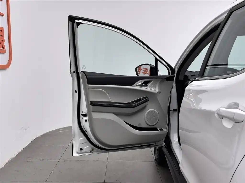 BYD Yuan Pro 2021 401KM Luxury Model фото 8