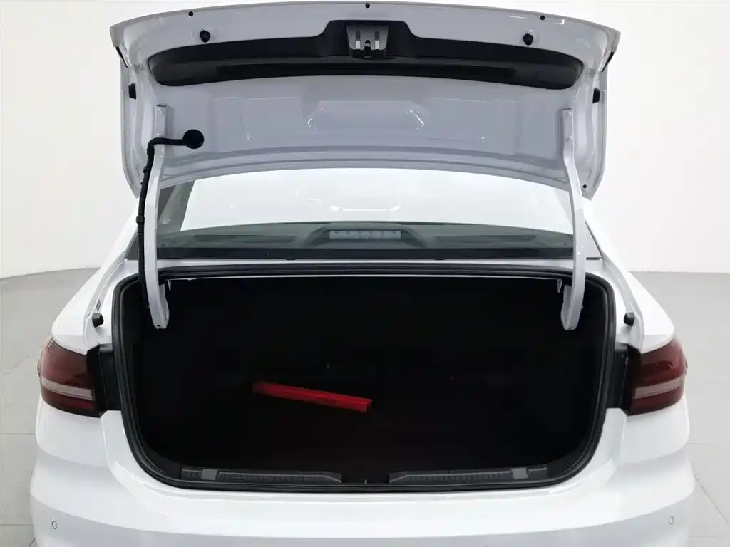 Volkswagen Lavida 2023 1.5L Auto Five Million Edition фото 16