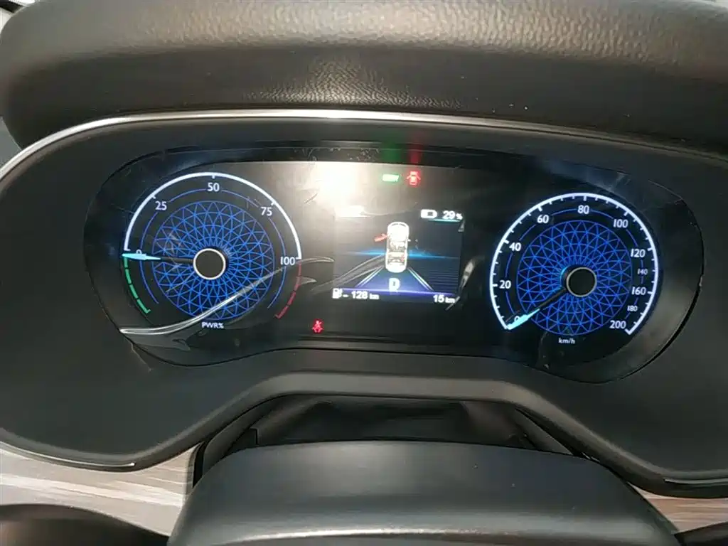 Hongqi E-QM5 2025 Model 500km Travel Edition фото 11