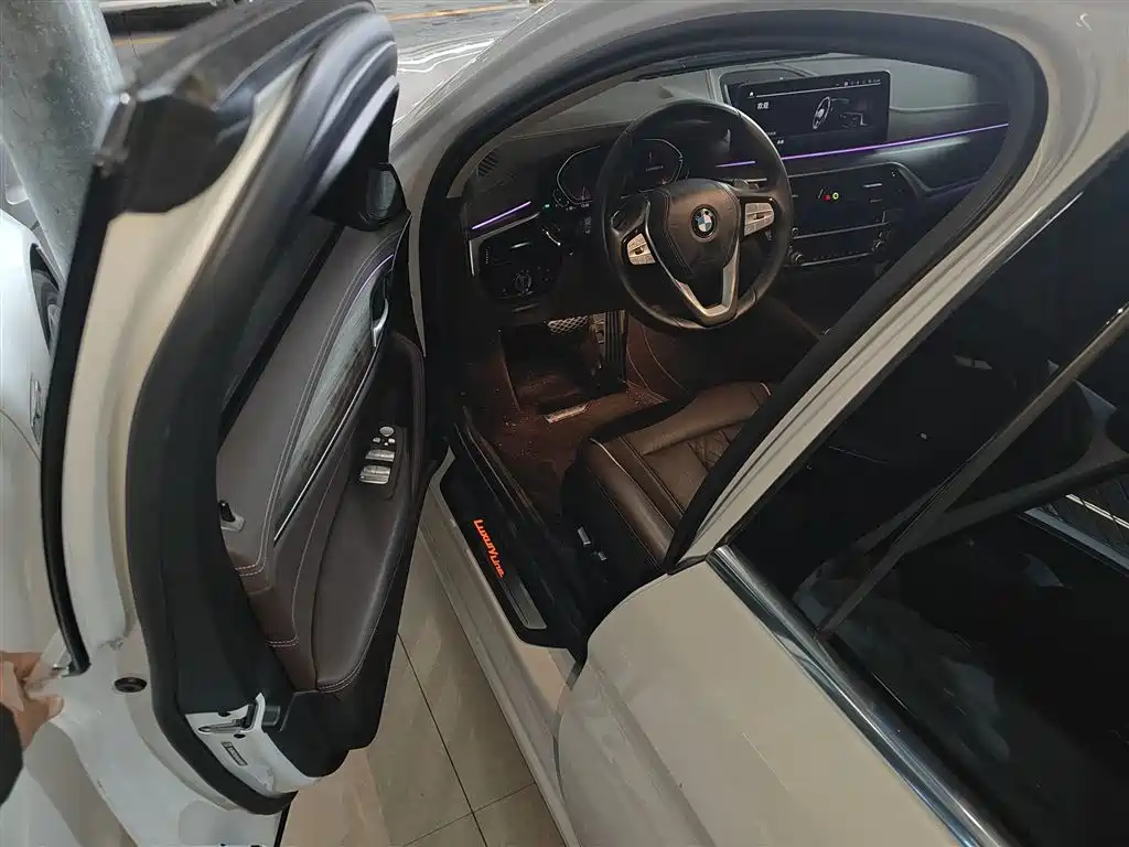 BMW 5 Series 2023 530Li Leading Luxury Package фото 16