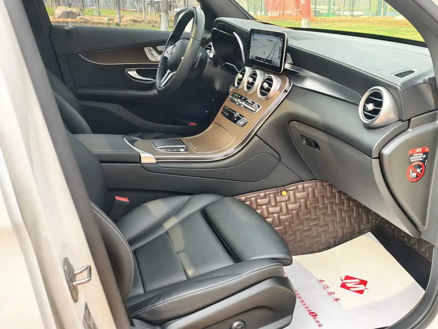 MERCEDES-BENZ GLC