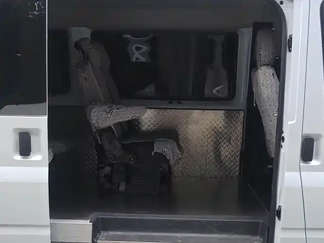 Jiangling JMC Fushun 2025 2025 Model 2.0T 6MT Diesel Medium Wheelbase Low Roof Commercial MPV 5/6 Seats