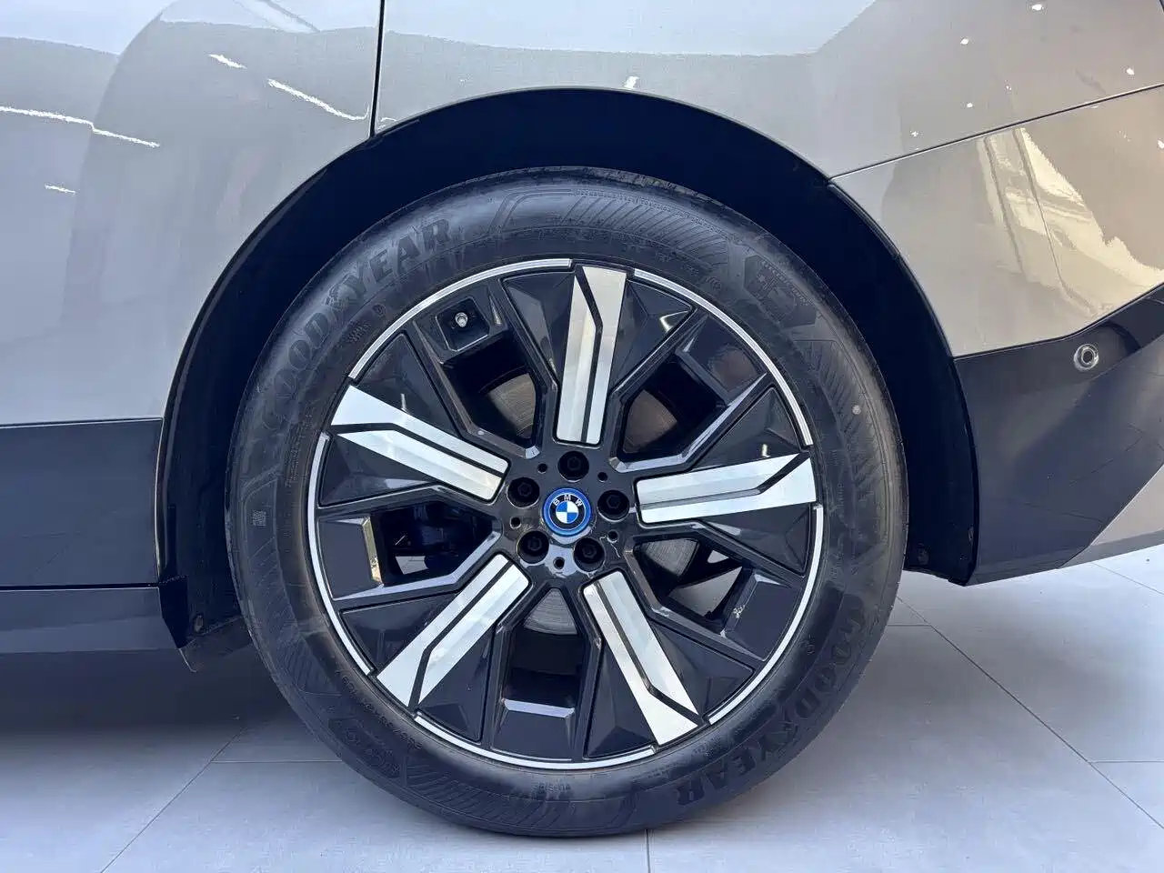 BMW iX M60 2022 M60 фото 8