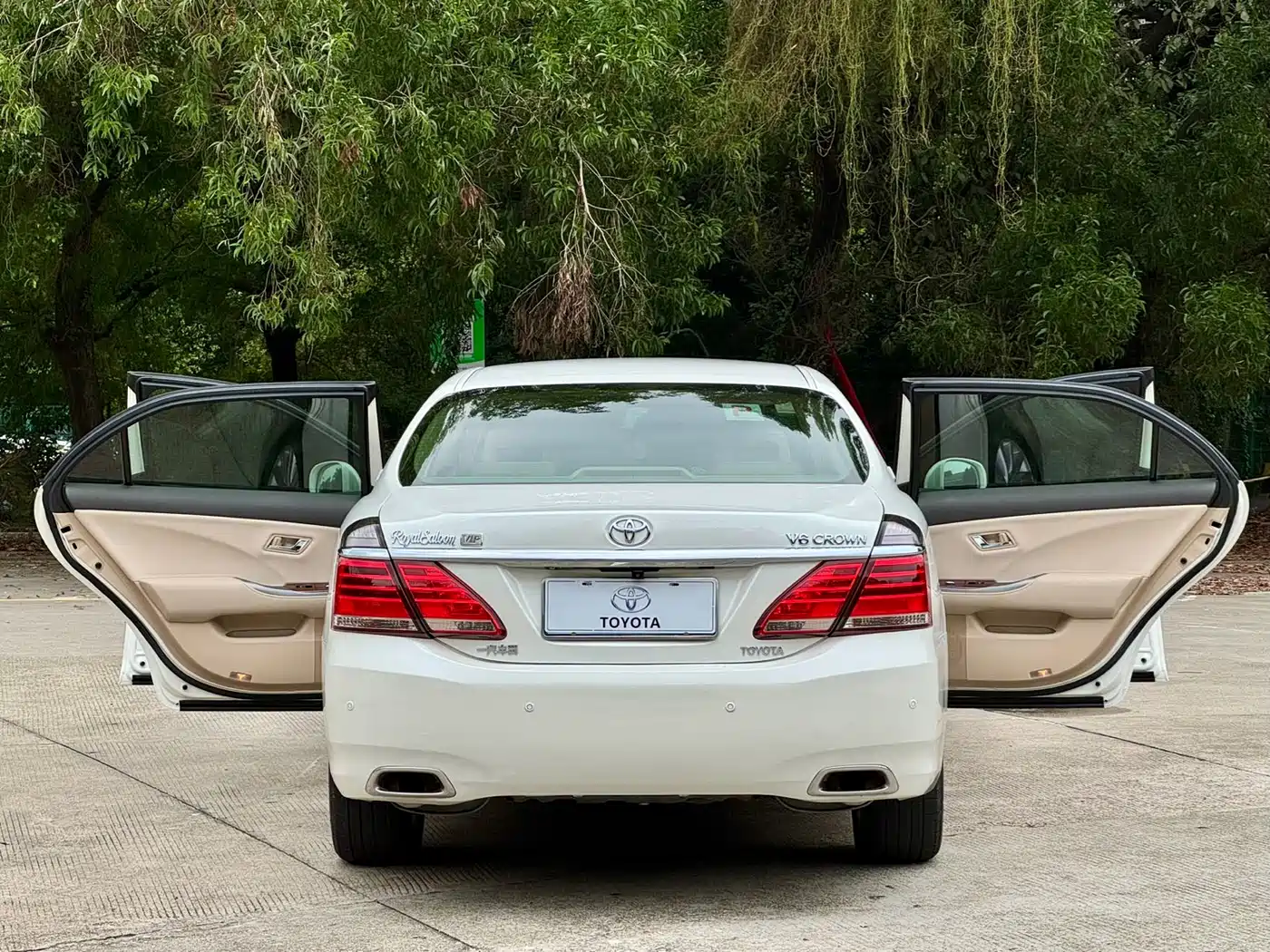 Toyota Crown 2012 2.5L Royal Leather Edition фото 15
