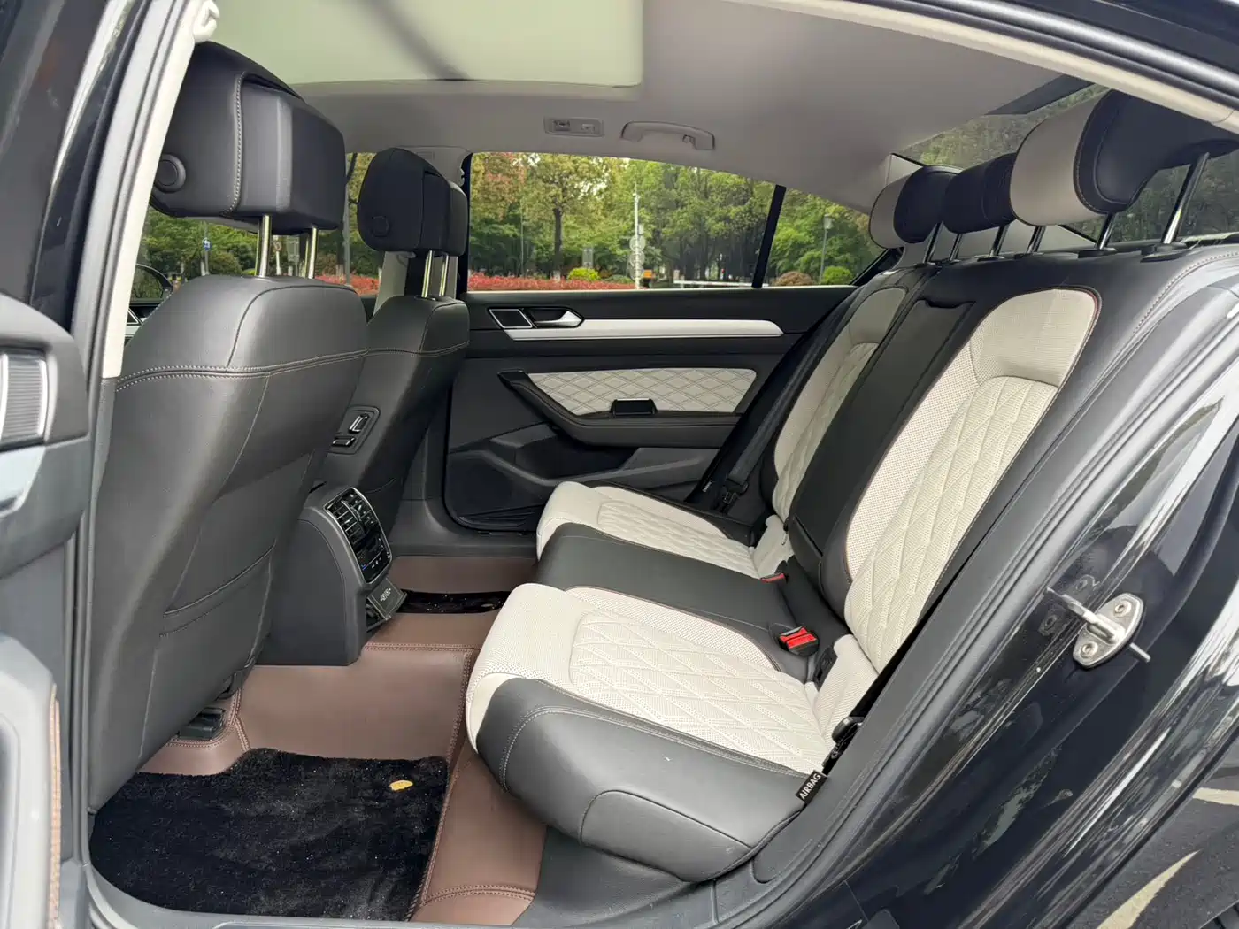 Volkswagen Magotan 2024 2 Million Units Public Sharing Edition 330TSI DSG Luxury фото 12
