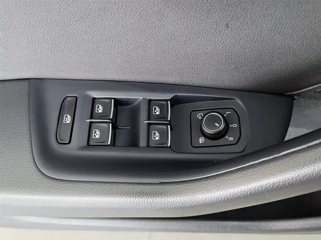 Volkswagen Magotan 2018 Facelift 330TSI DSG Luxury фото 9