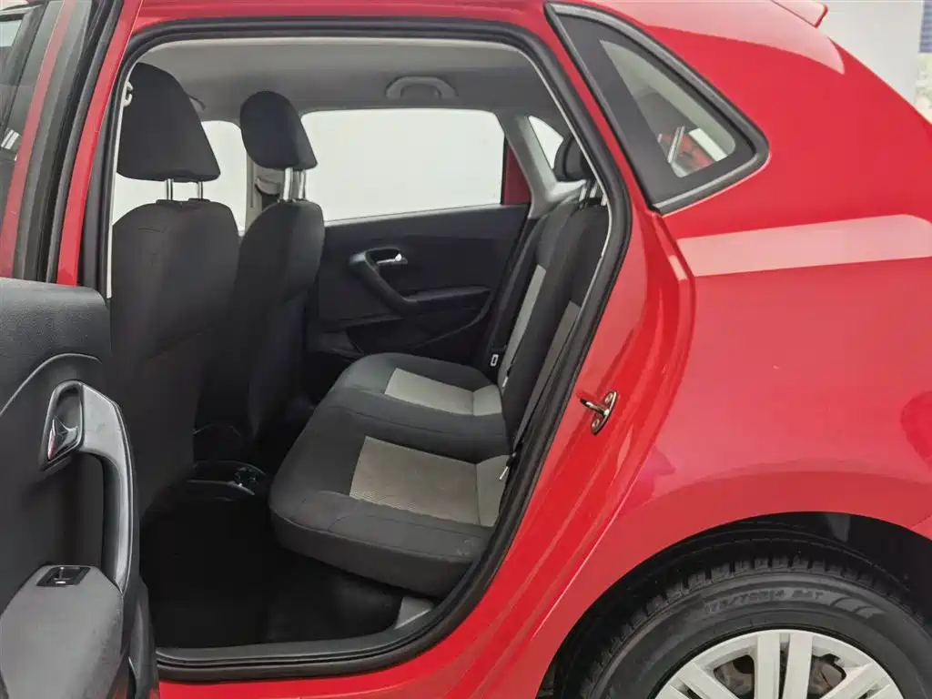 Volkswagen Polo 2014 1.4L Manual Trend Edition фото 15