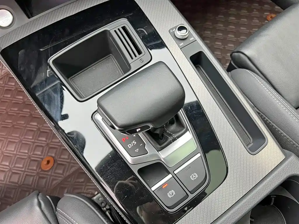 Audi Q5L 2022 45T Luxury Dynamic фото 18