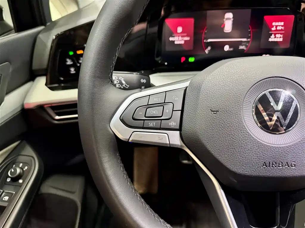 Volkswagen Golf 2023 Facelift 280TSI DSG Pro фото 22