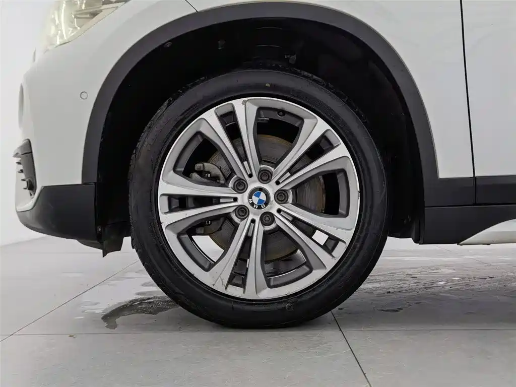 BMW X1 2016 sDrive20Li Luxury Model фото 17