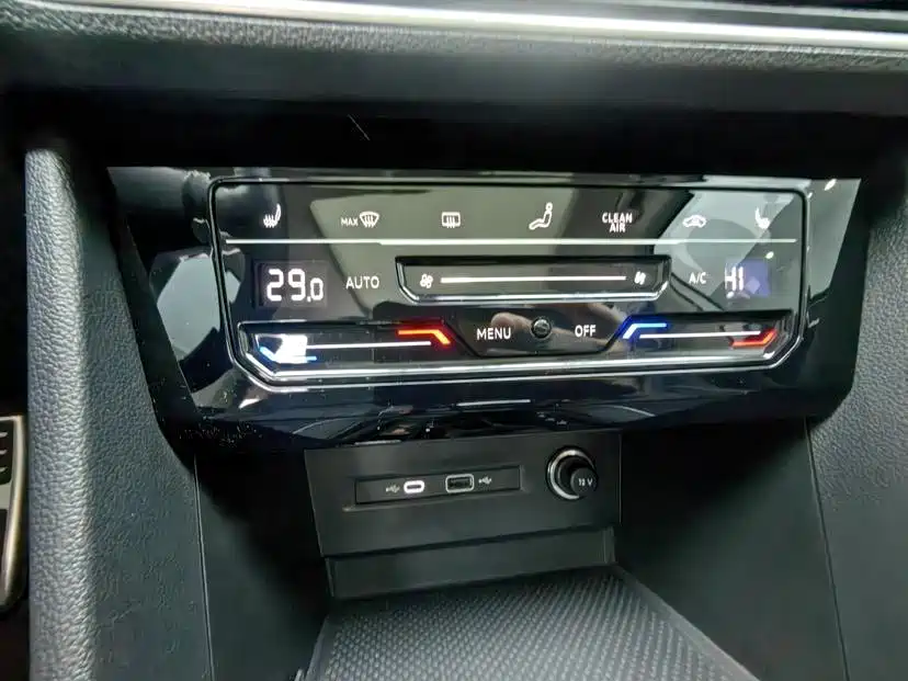 Volkswagen Tiguan L 2024 330TSI Automatic 2WD R-Line Premium Enjoyment Edition фото 14