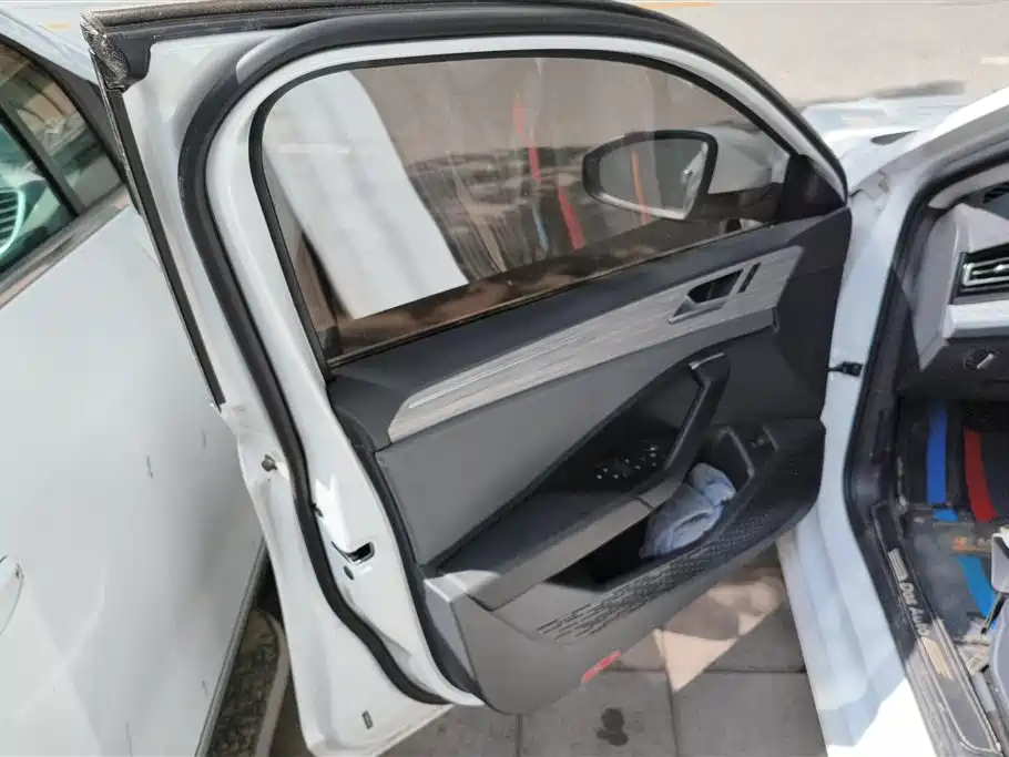 Volkswagen Sagitar 2023 300TSI DSG Surpassing Edition фото 7