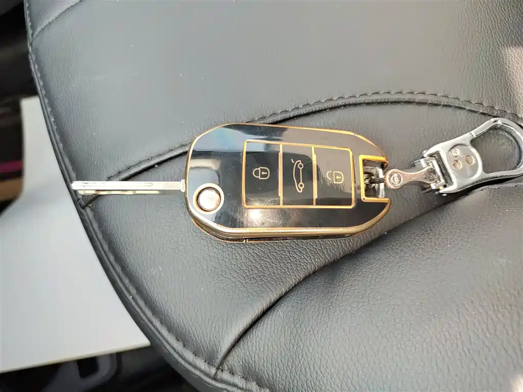Peugeot 2008 2014 1.6L Automatic Fashion Edition фото 17