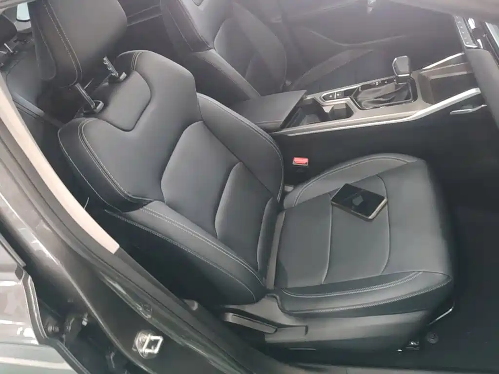 Фото 25 - Geely Emgrand