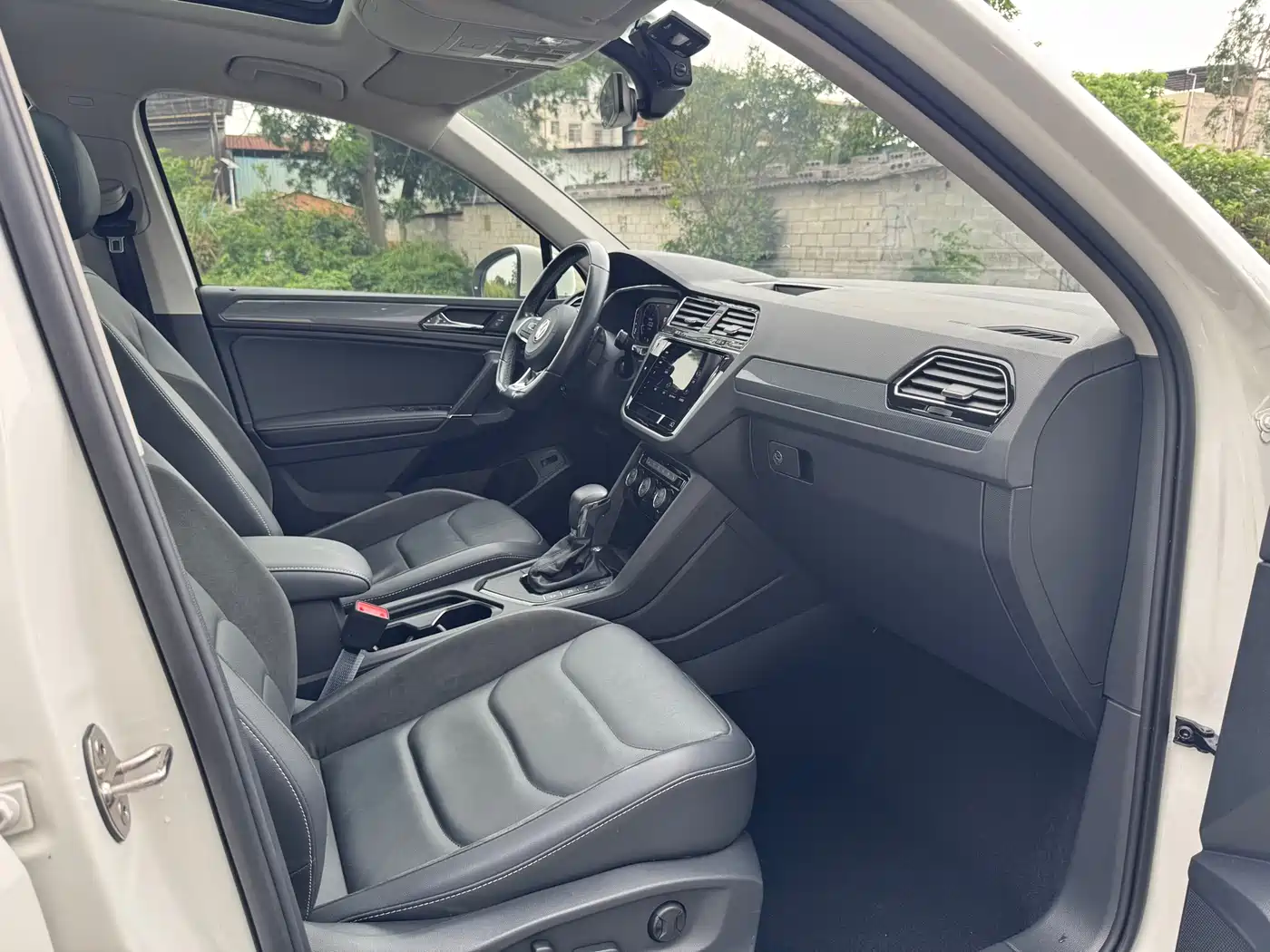 Volkswagen Tiguan L 2021 330TSI Automatic 2WD R-Line Premium фото 8