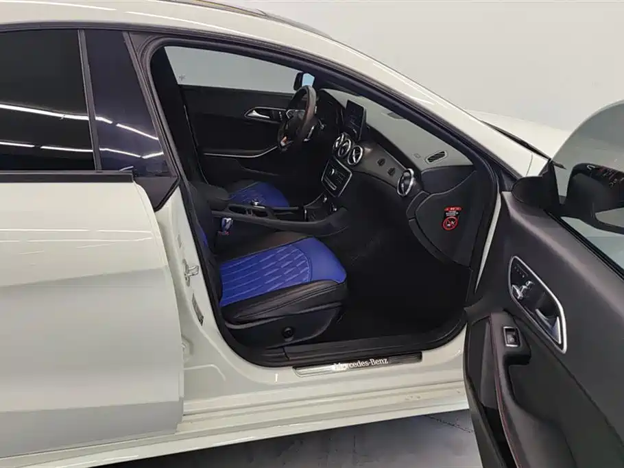 Mercedes-Benz CLA (Import) 2016 Facelift CLA 220 4MATIC фото 8