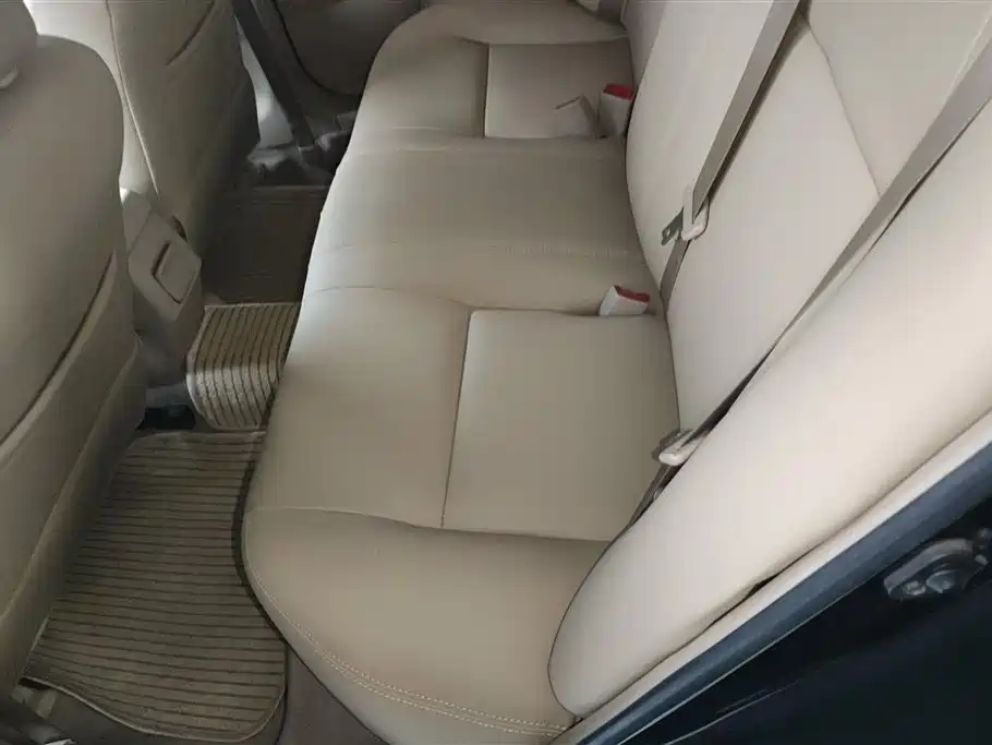 Toyota Corolla 2013 1.6L Automatic Luxury фото 11