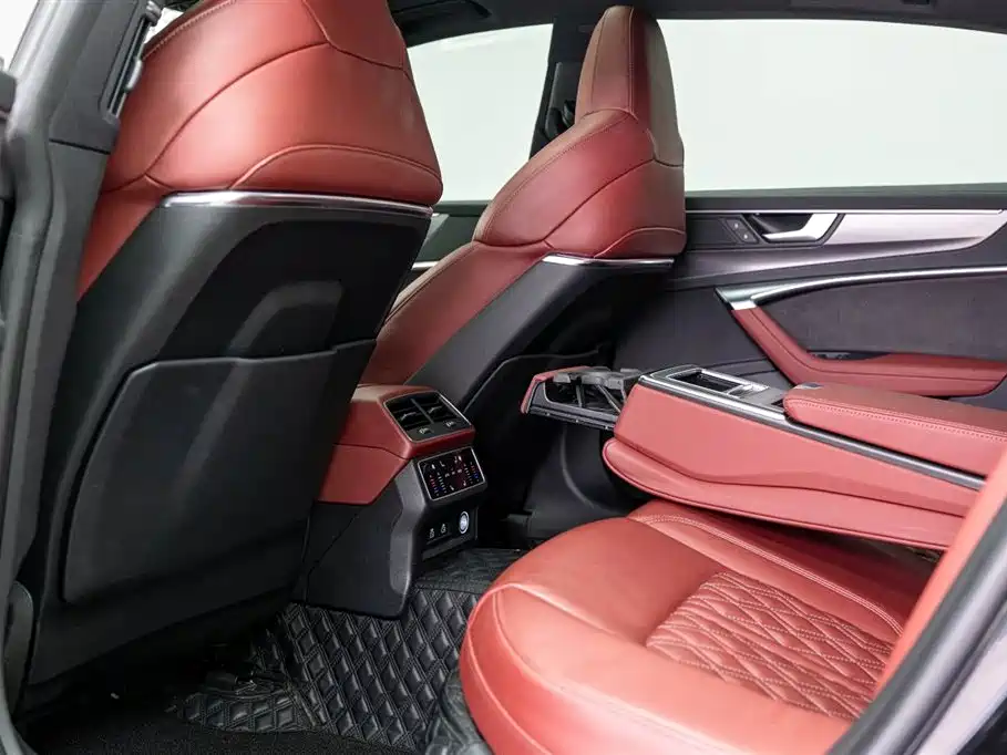 Audi A7L 2024 45 TFSI quattro S-line Black Warrior Edition фото 7