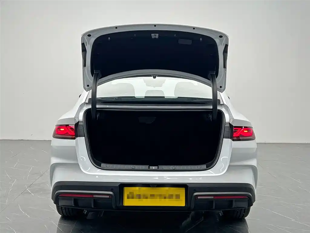BYD Qin L 2026 Model DM-i 210KM Superior Edition фото 11