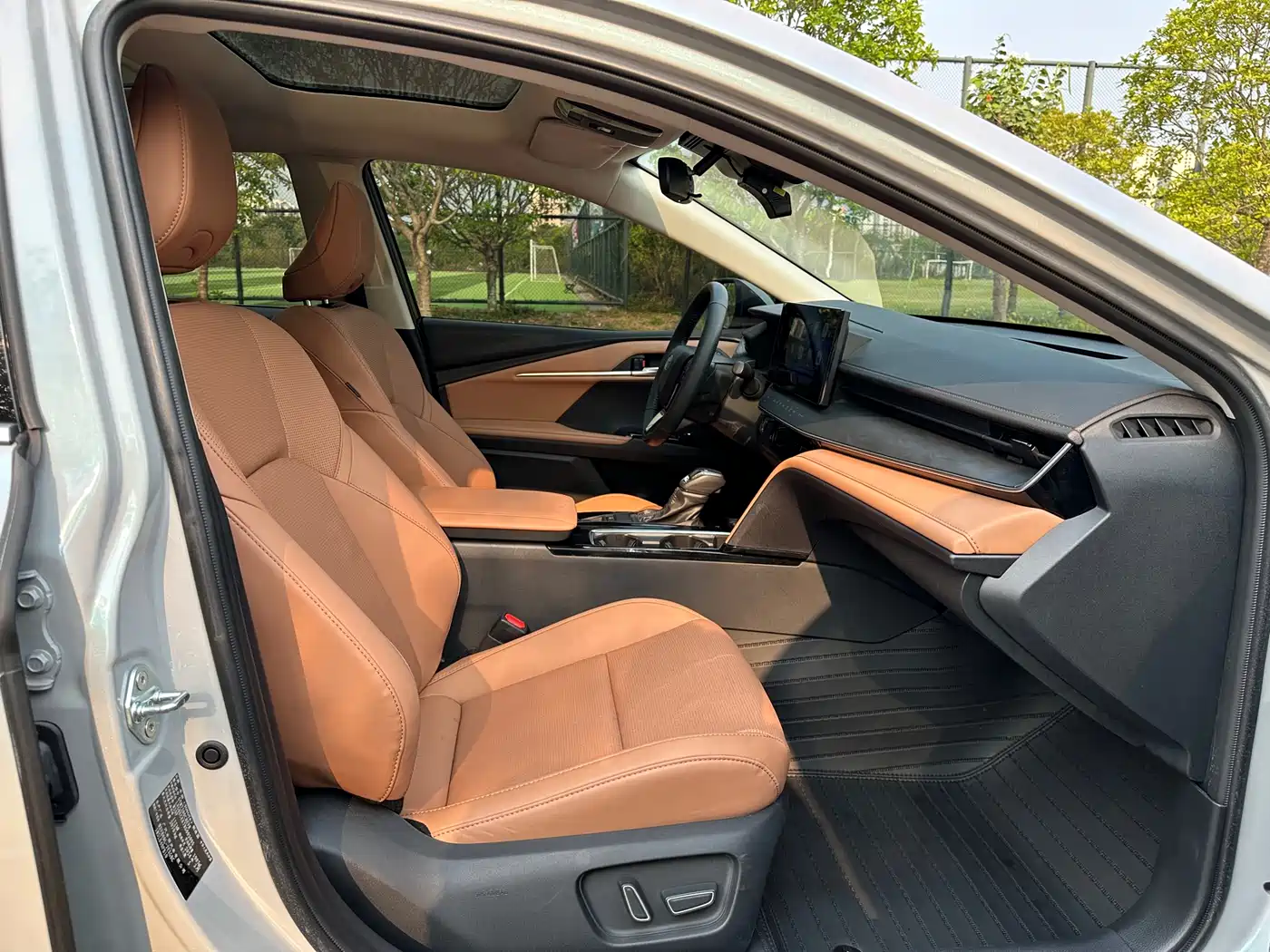 Toyota Camry 2024 Hybrid 2.0HGVP Luxury Edition фото 12