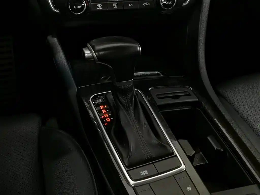 Kia K5 2016 2.0L Automatic LUX фото 13