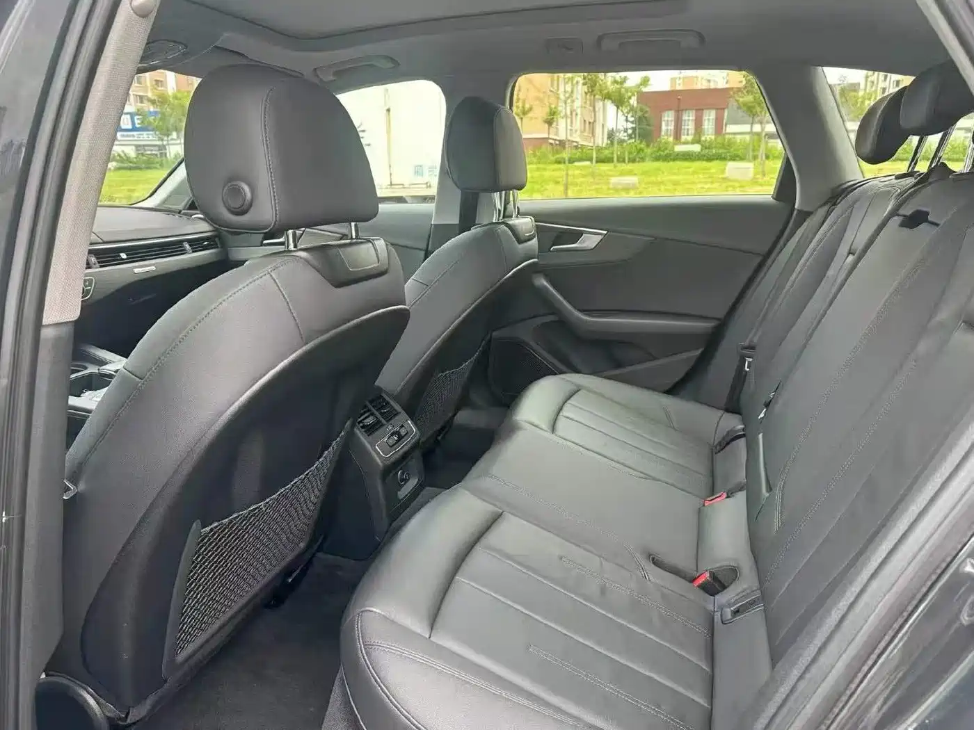Фото 6 - Audi A4 (Import)