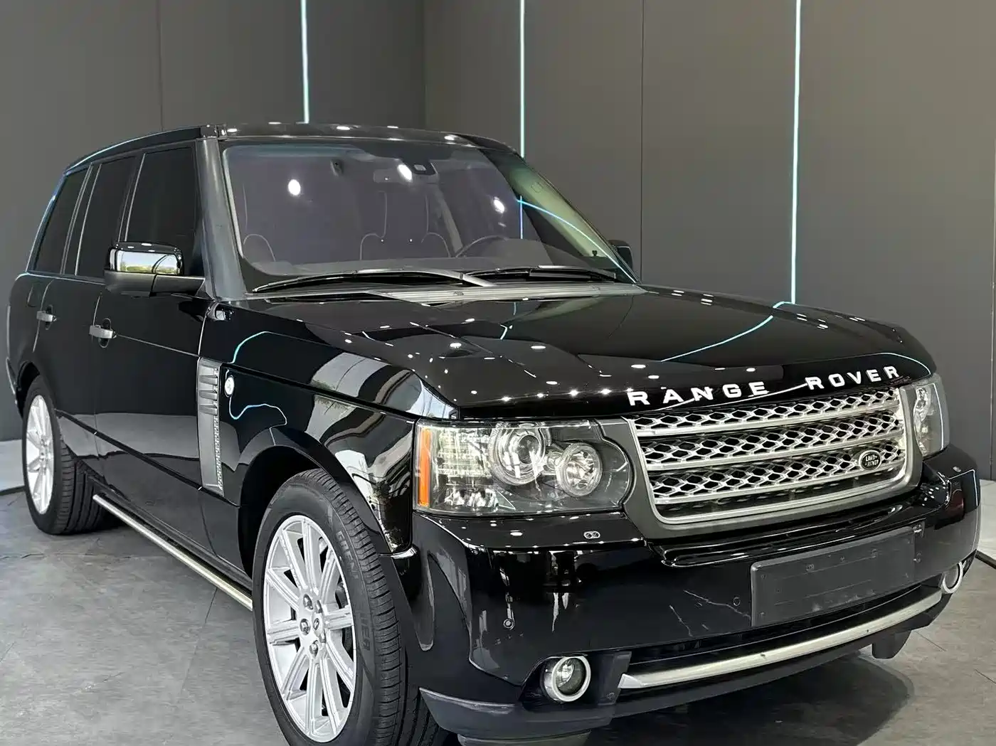 Land Rover Range Rover 2011 5.0 SC V8 фото 3