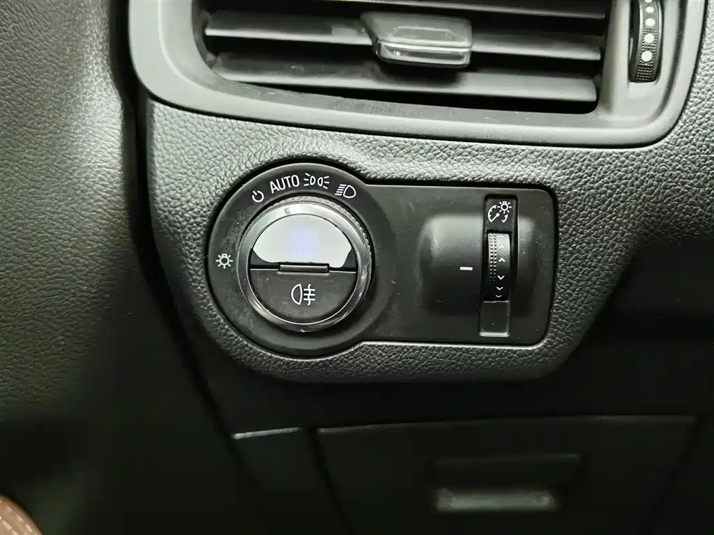 Buick Envision Plus 2016 28T 4WD Elite фото 21