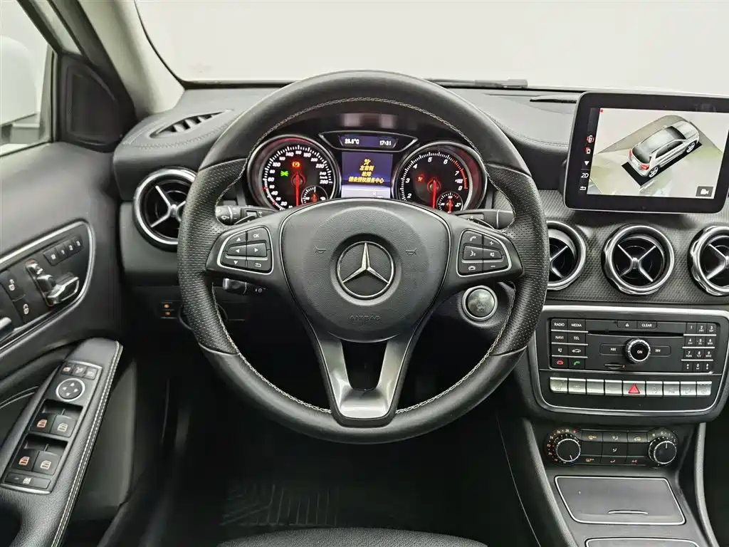 Mercedes-Benz GLA 2017 GLA 220 4MATIC Fashion фото 11