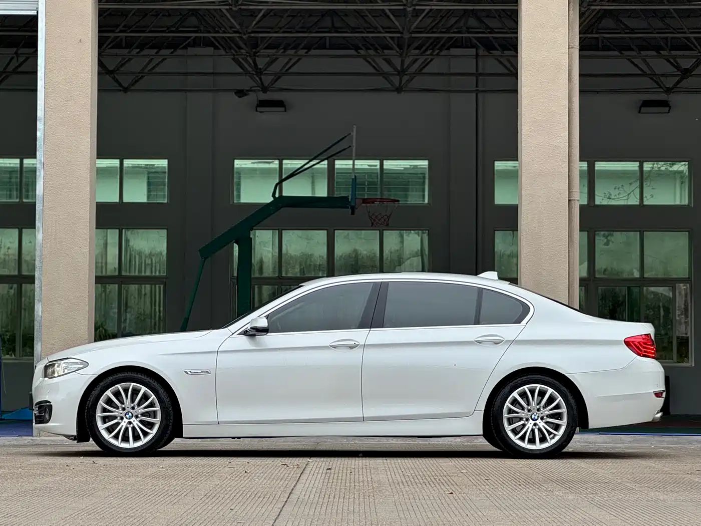 BMW 5 Series 2014 525Li Luxury Design Package фото 6