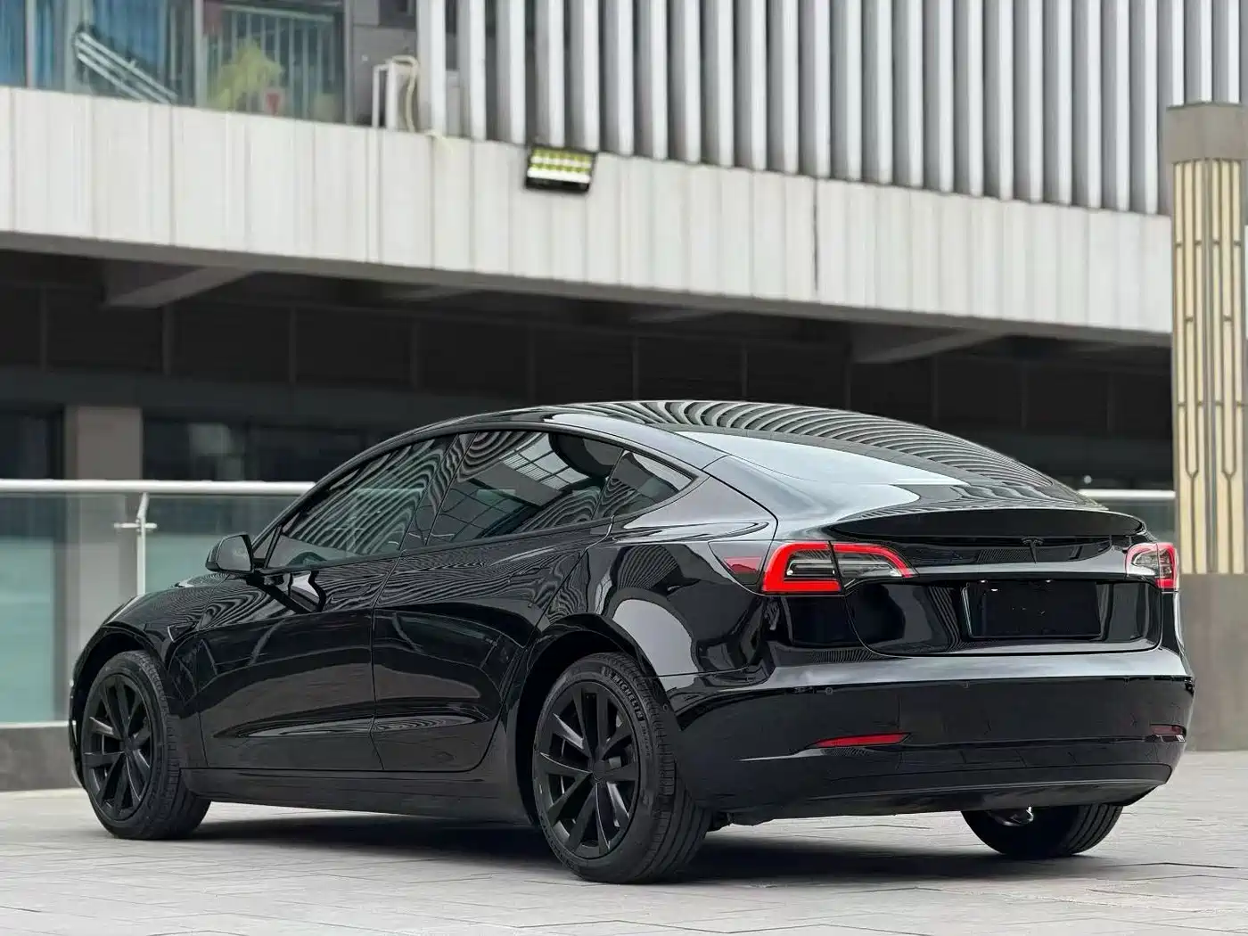 Фото 9 - Tesla Model 3