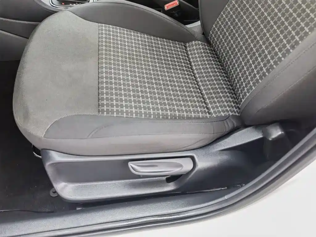 Volkswagen Polo 2014 1.6L Automatic Comfort Edition фото 20