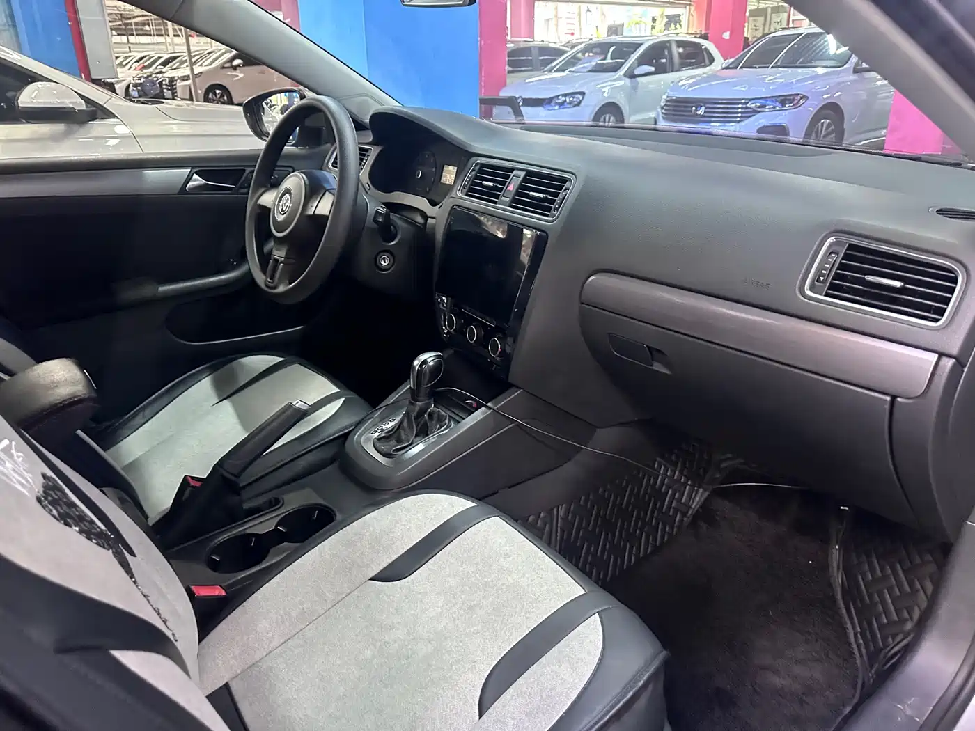 Volkswagen Sagitar 2012 Model 1.6L Automatic Fashion фото 15