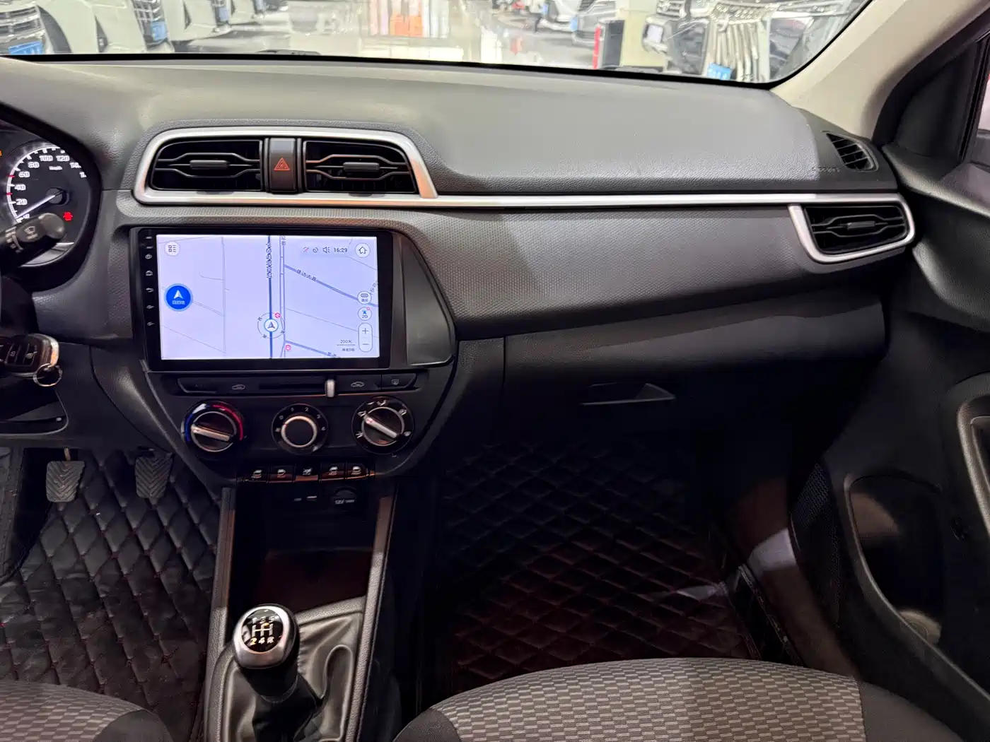 Hyundai Verna 2017 1.4L Manual Color Edition (China V) фото 13