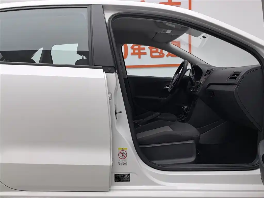 Volkswagen Polo 2016 1.4L Automatic Trend фото 23