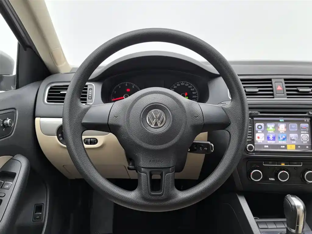 Volkswagen Sagitar 2012 1.6L Automatic Comfort Type фото 11