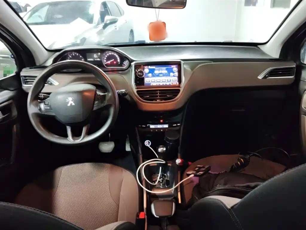 Peugeot 2008 2016 230THP Automatic Fashion фото 16