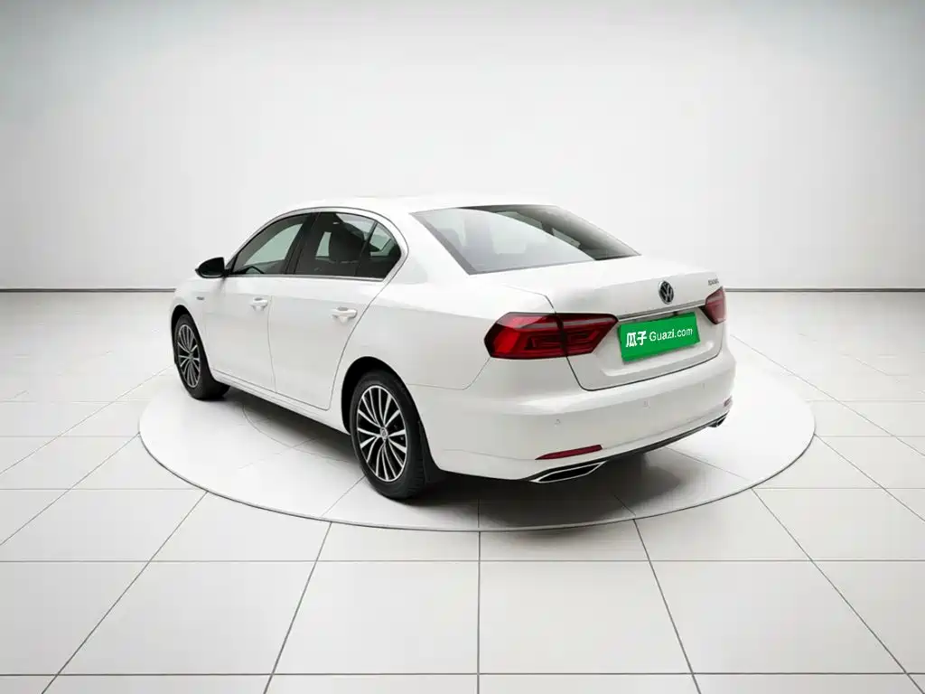 Фото 4 - Volkswagen Lavida