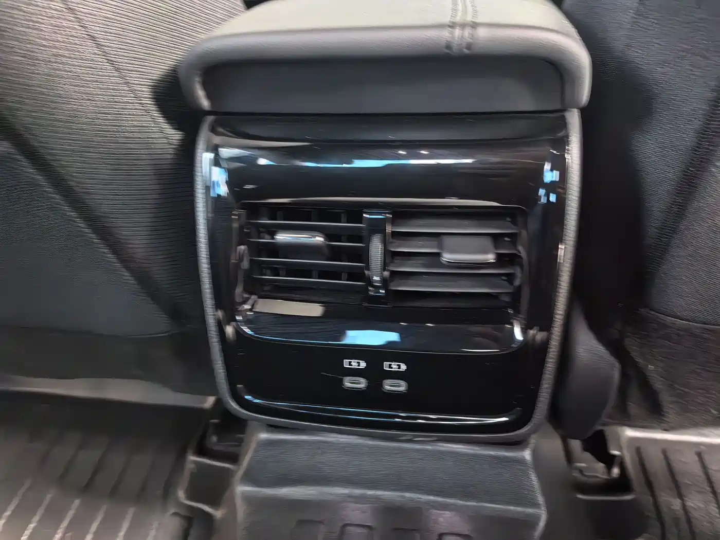 Toyota Avalon 2024 2.0L Luxury Edition фото 9