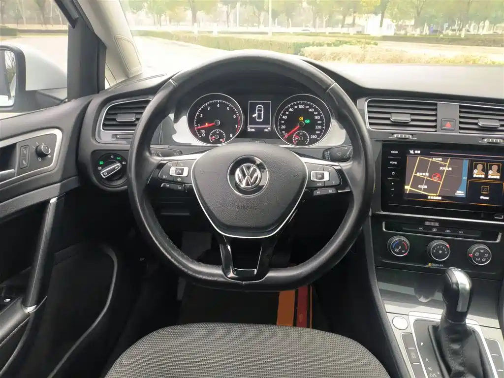 Volkswagen Golf 2020 Beloved Edition 280TSI DSG Comfort фото 11