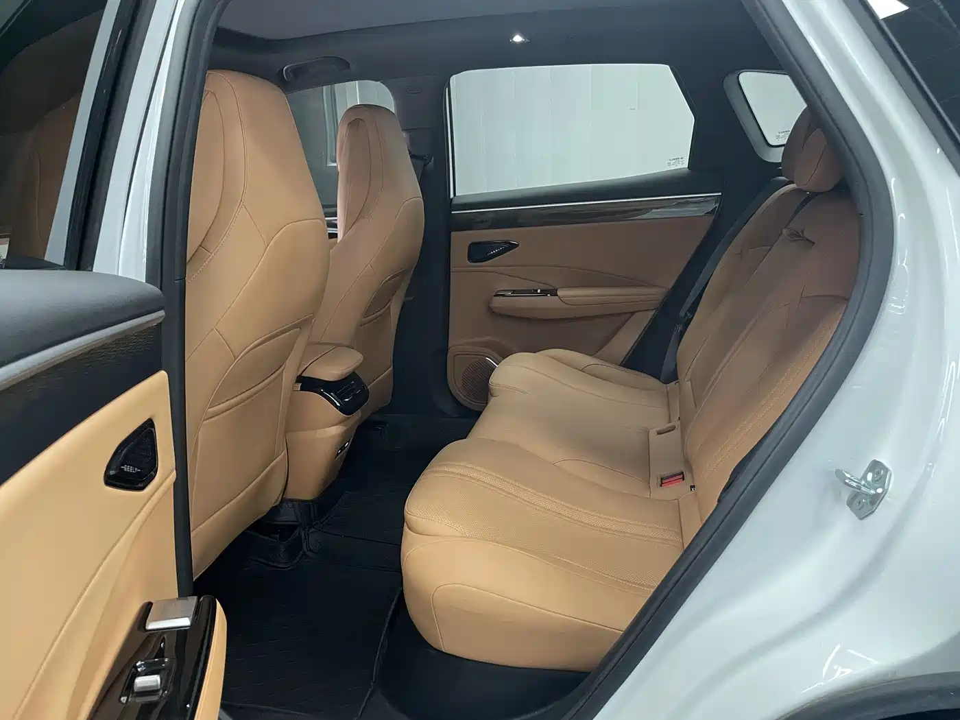 Geely Galaxy Galaxy L7 2025 EM-i 115km Explorer+ Edition фото 6