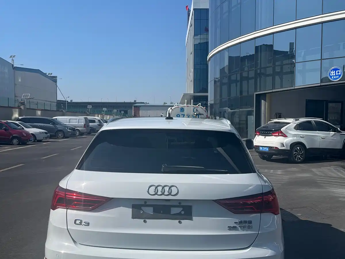 Audi Q3 2024 35 TFSI Fashion Sport фото 5