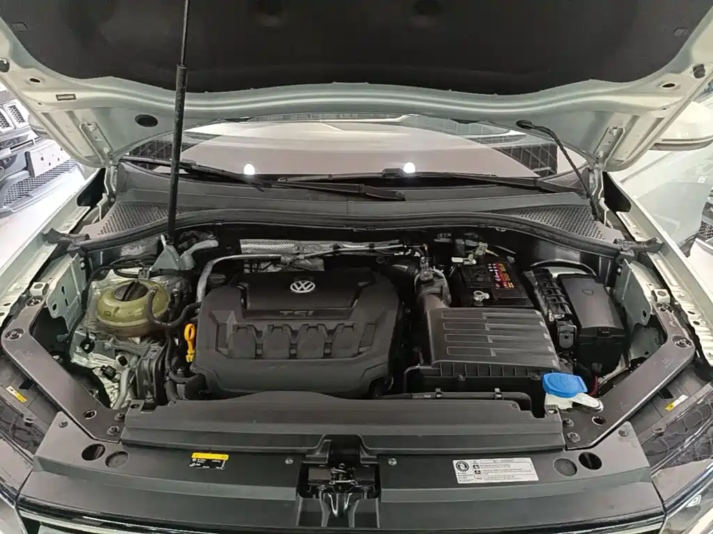 Photo 20 - Volkswagen Tiguan L