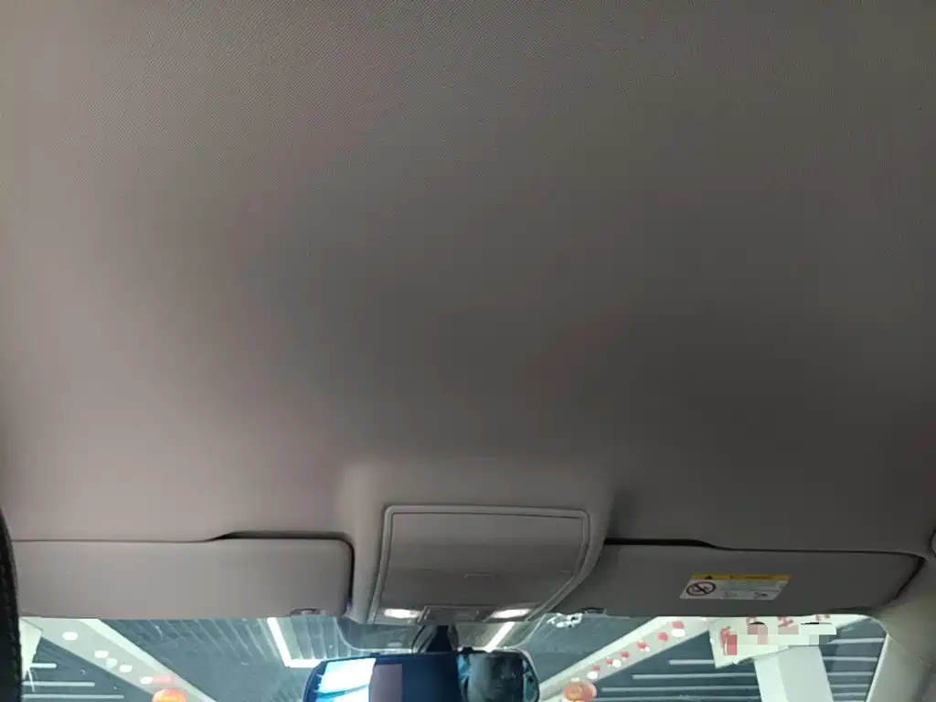 Photo 18 - Volkswagen Tiguan L